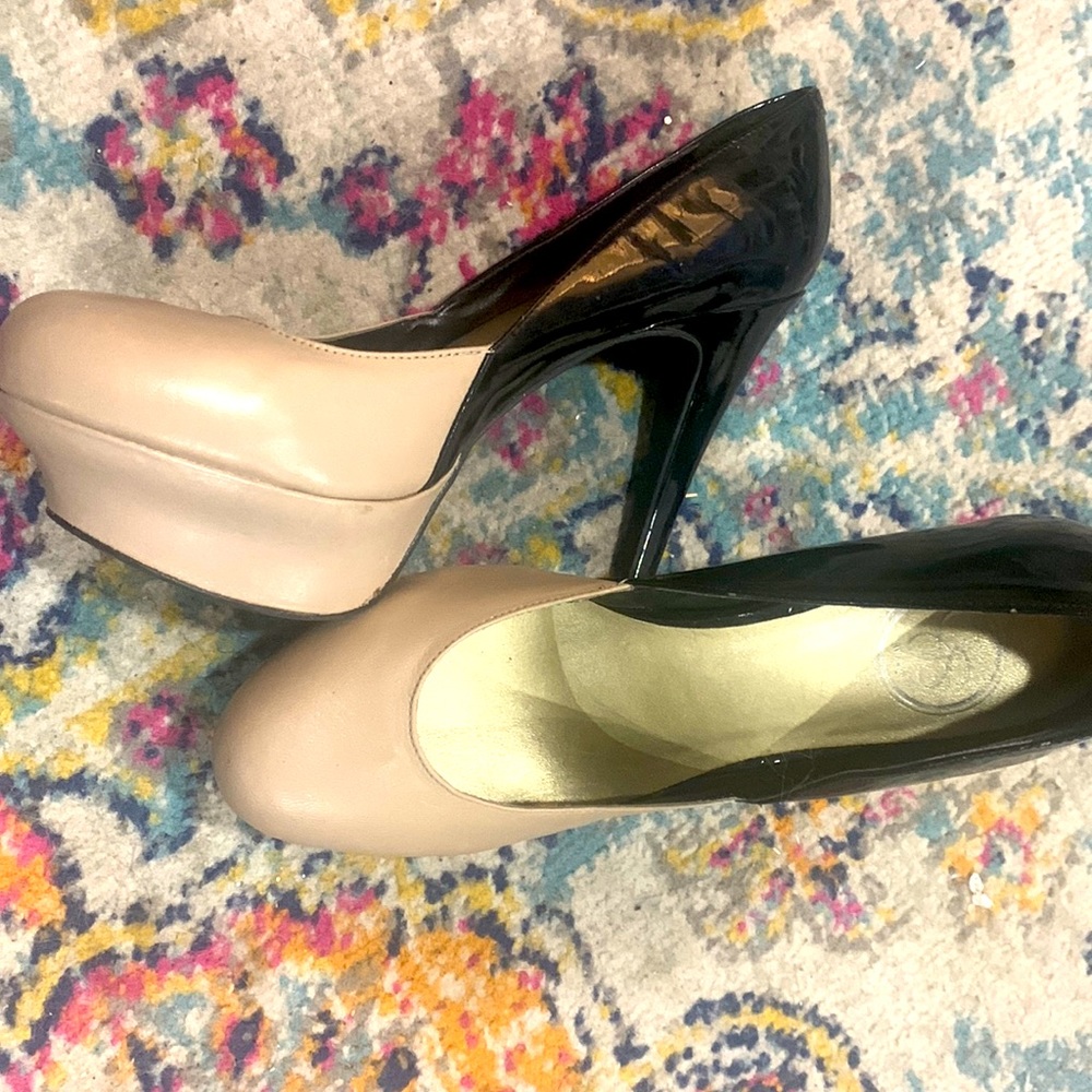 Jessica Simpsons two-tone pumps size 9.5
